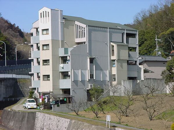 緑山荘山田の物件外観写真